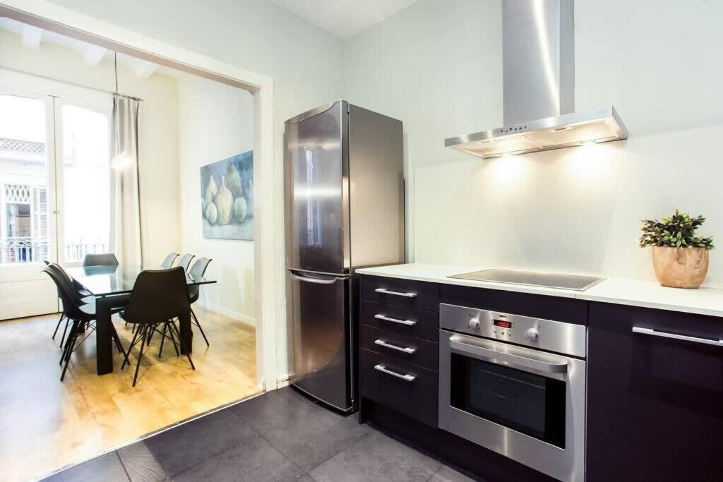 Appartement Bright And Modern 4bedroom With Terrace In Ramblas P2 Barcelona