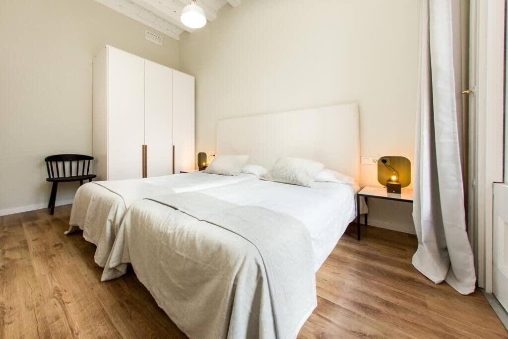 Appartement Bright And Modern 4bedroom With Terrace In Ramblas P2 Barcelona